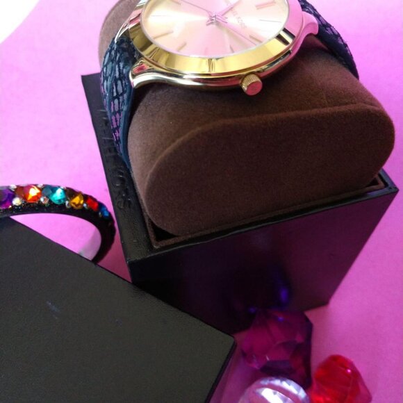 Leather Gold Black Michael Kors Womens Bracelet Cuff Wrap Around Wrist Watch - Picture 8 of 9